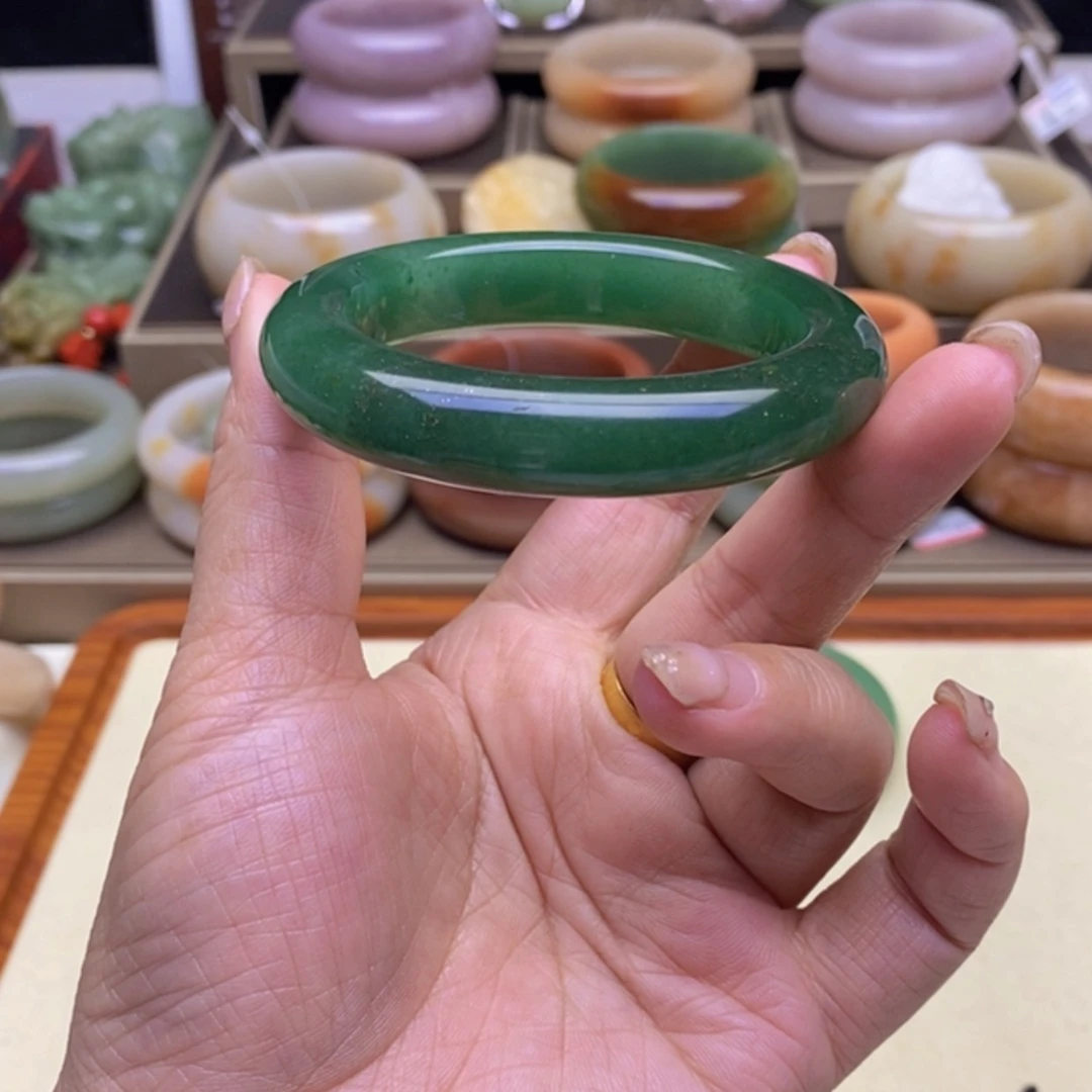 【闪购商品】石英质玉手镯未镶嵌