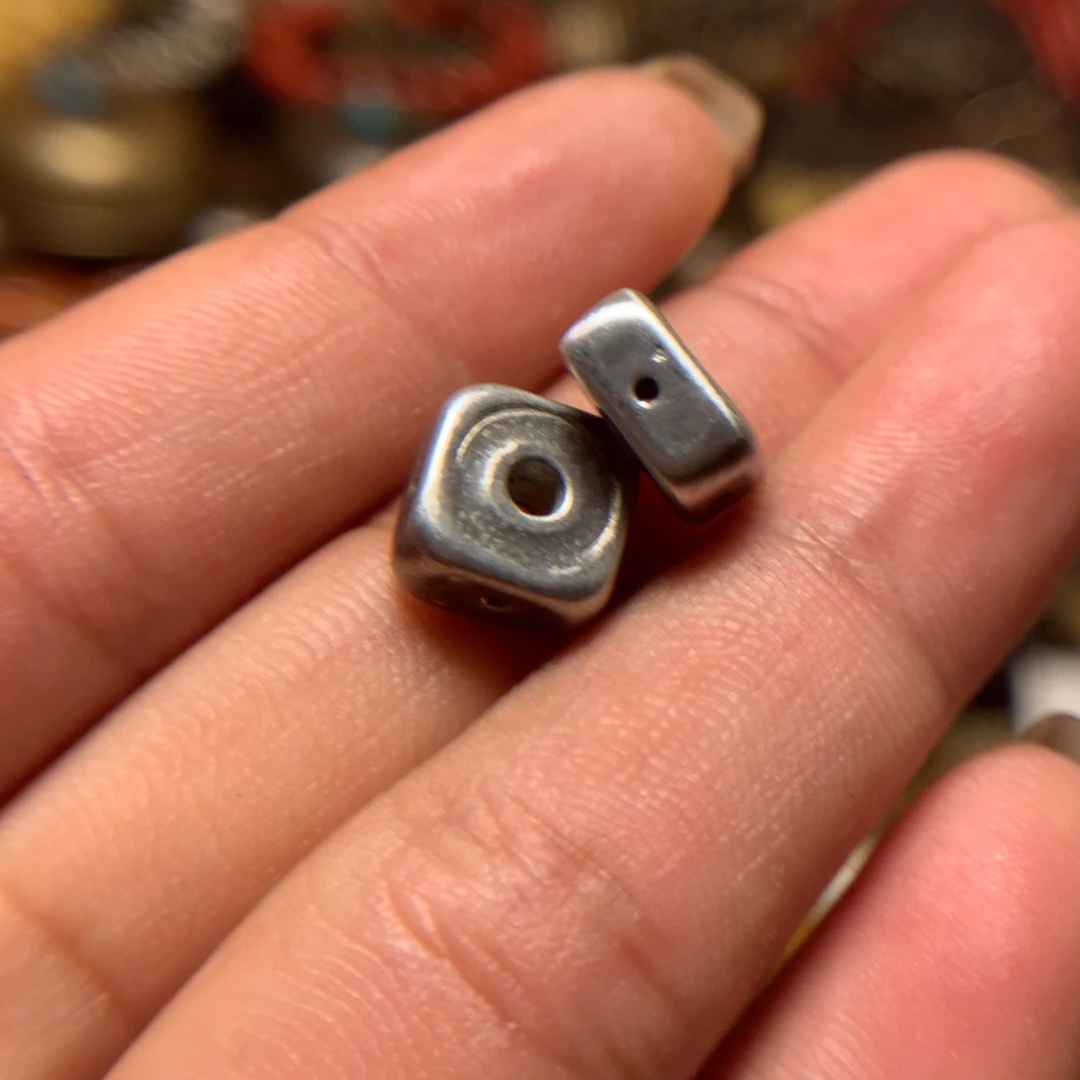 泥塑娘啦擦擦骰子