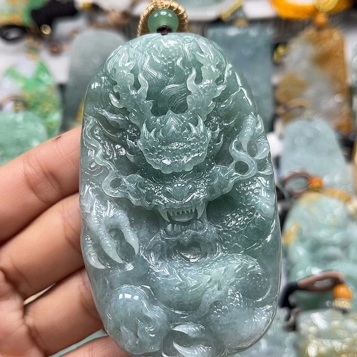 翡翠未镶嵌颈饰龙牌