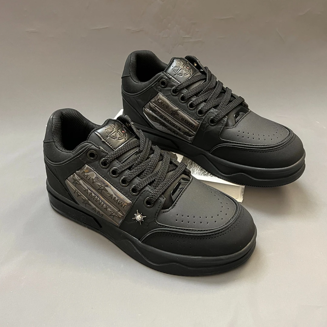 新款板鞋休闲百搭系带低帮厚底潮鞋金属男士小白鞋透气增高韩版