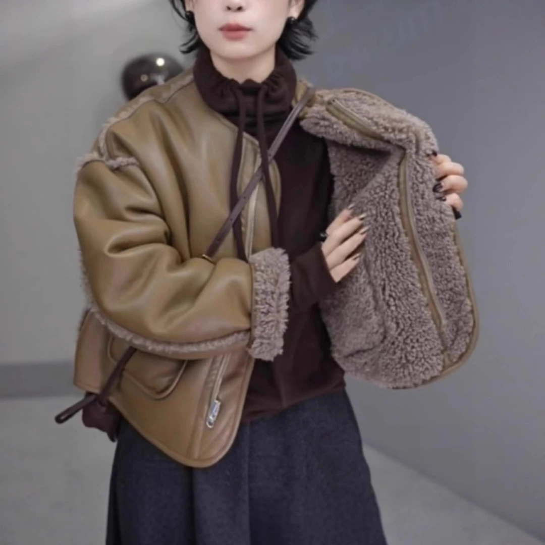 朋克风羊羔毛两面穿皮毛一体圆领外套女2025冬季加厚机车服宽松夹