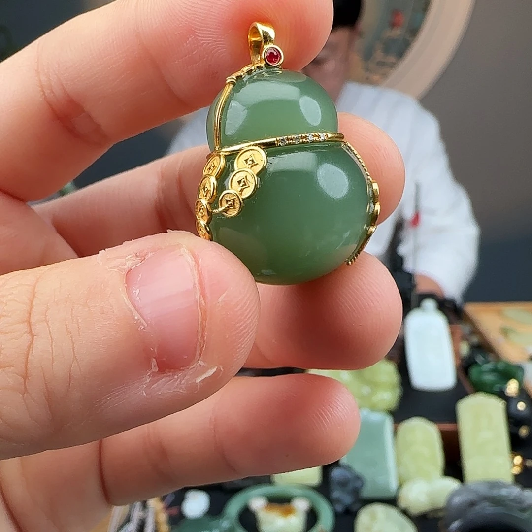 和田玉18K金镶嵌挂件