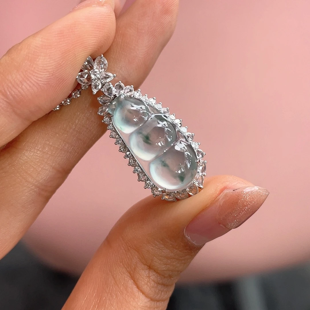 翡翠颈饰18K金镶嵌豆子