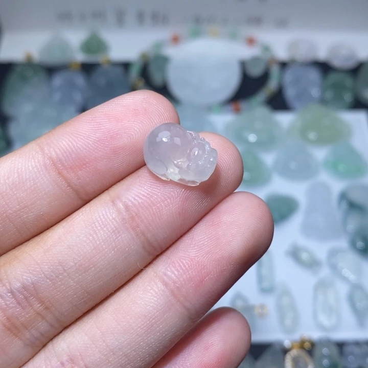 翡翠未镶嵌颈饰冰貔貅