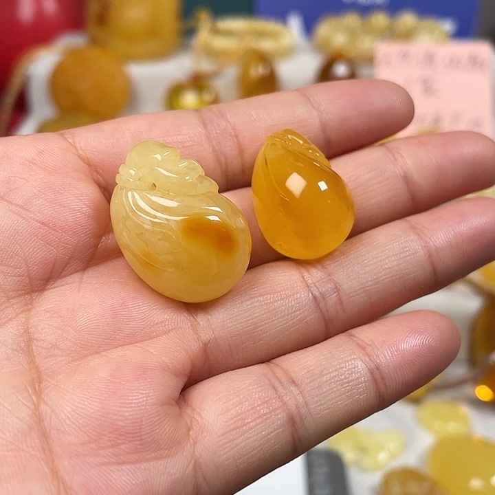 蜜蜡未镶嵌颈饰钱袋