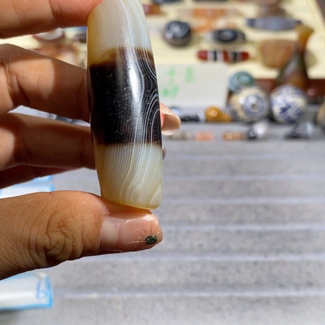 熊***重合金颈饰玛瑙/玉髓