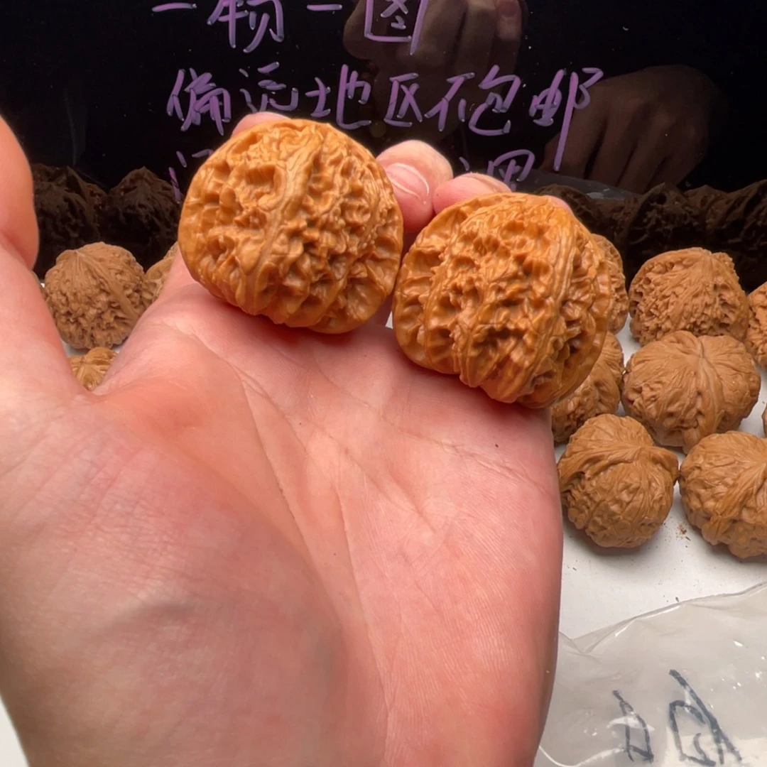 核桃把件40三角白