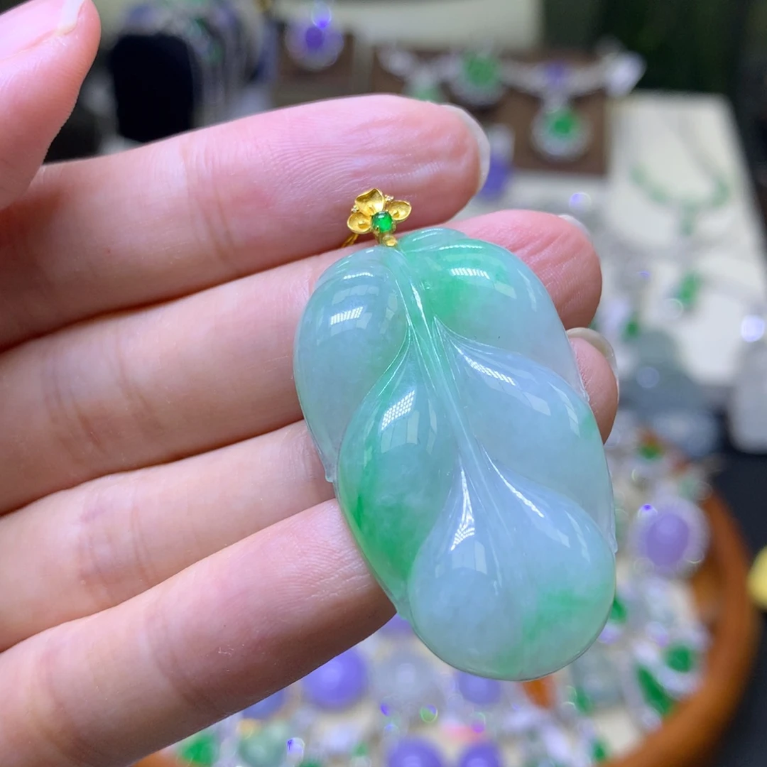 颈饰18K金镶嵌翡翠