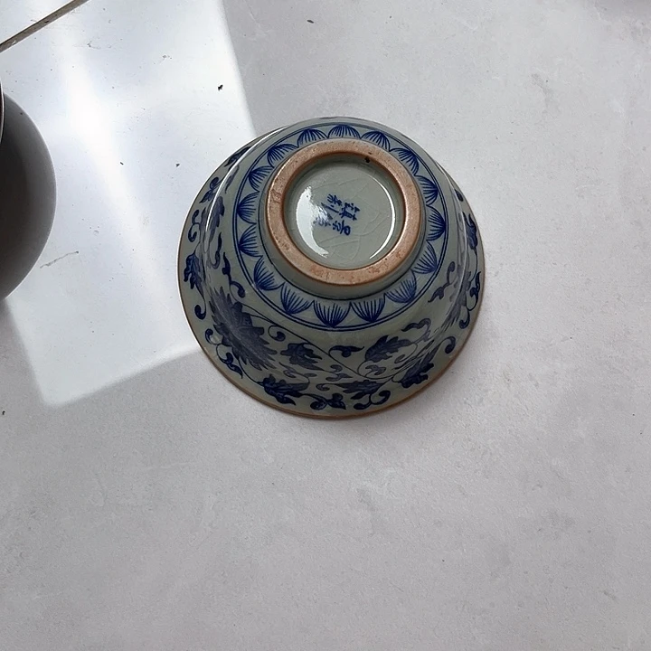 青花缠枝莲压手杯