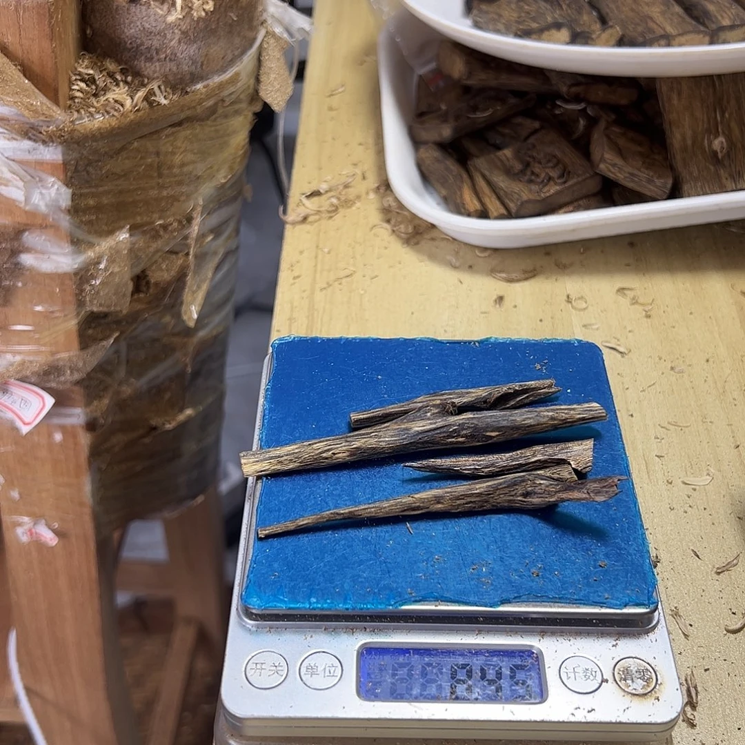香料绿奇楠虫漏8克白棋天然虫