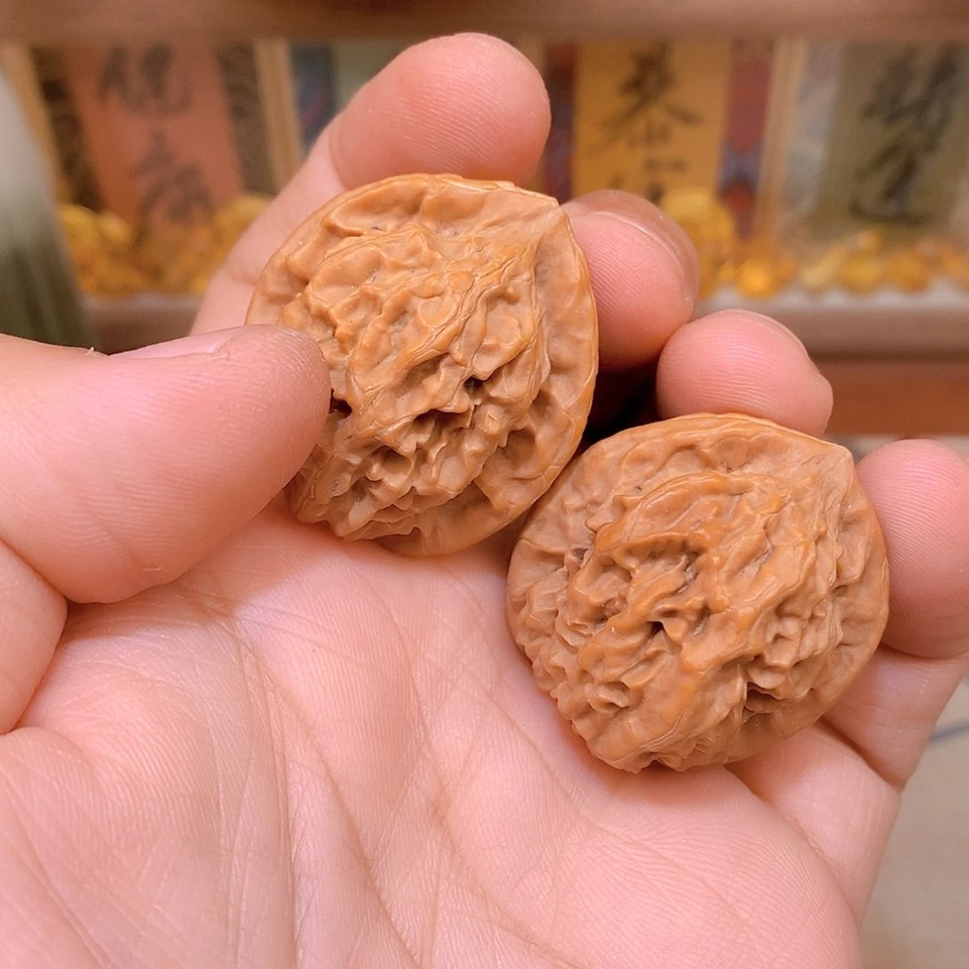 文玩核桃把件胭脂沁