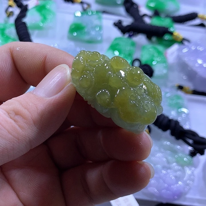 翡翠未镶嵌颈饰天然翡翠A货吊坠