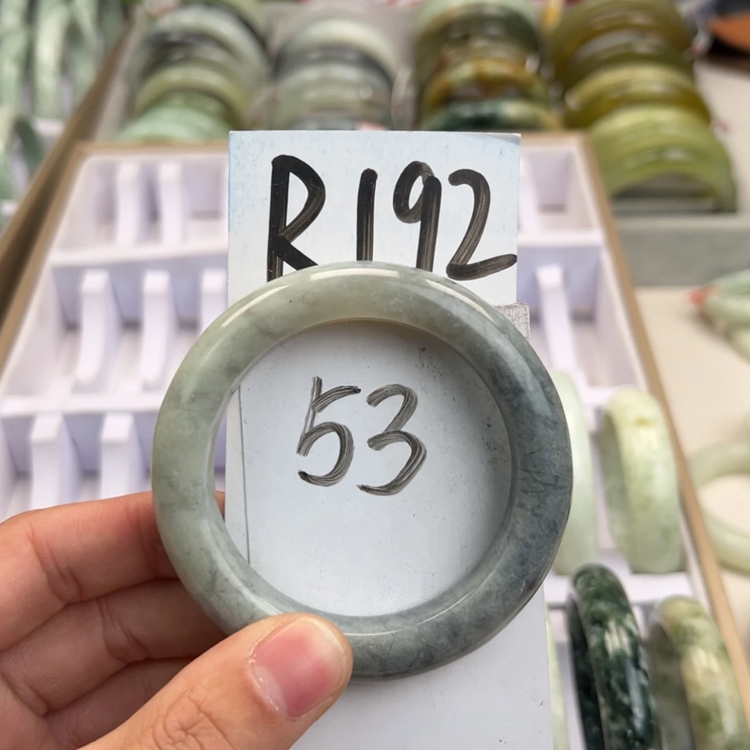 岫玉手镯未镶嵌天然岫玉微瑕，可以正常佩戴