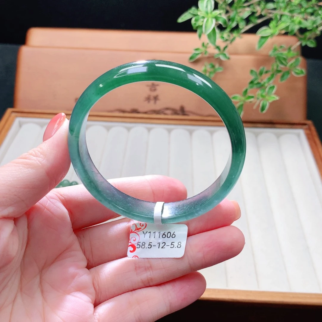 未镶嵌手镯（圆镯）翡翠