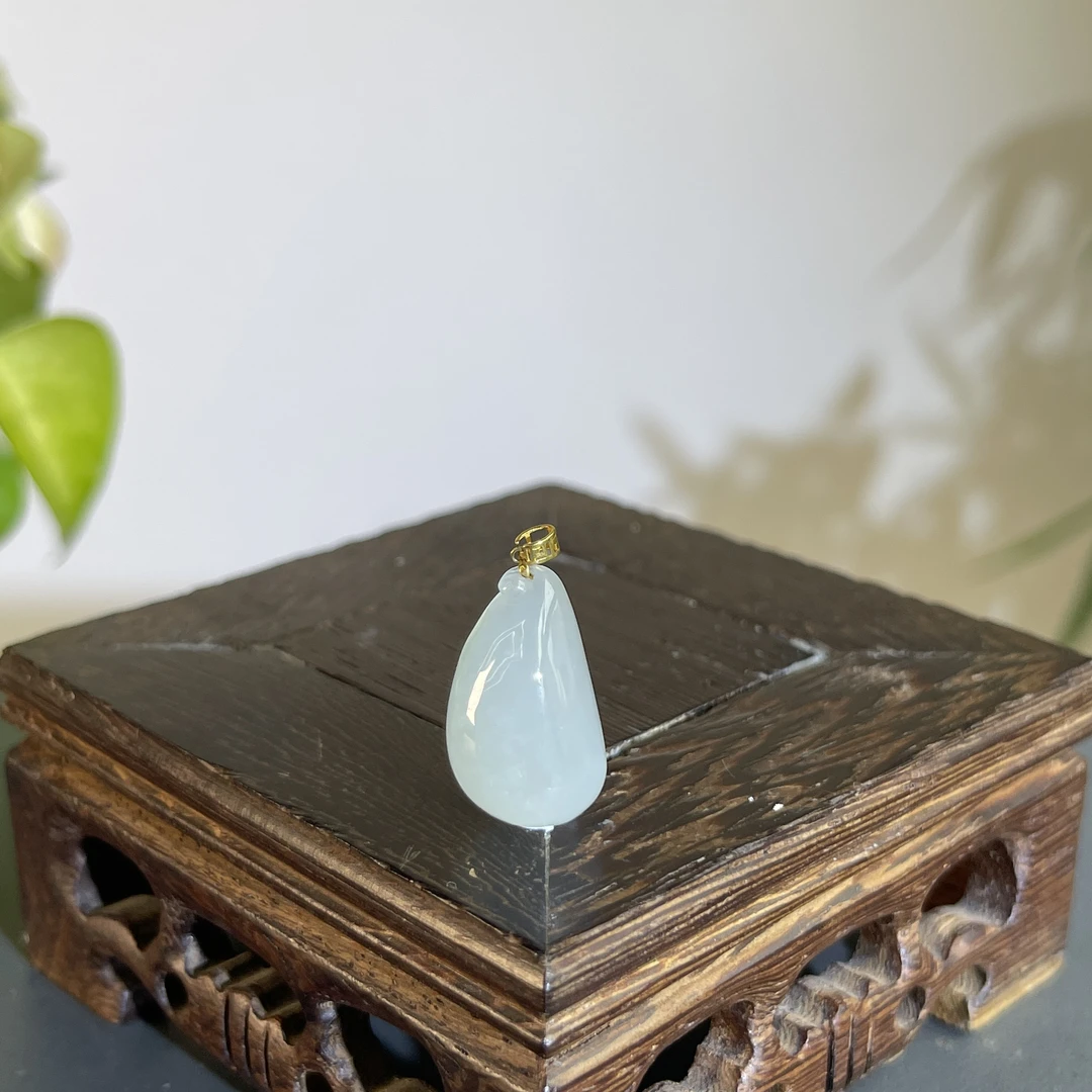 JGB20-019  天然缅甸A货翡翠  18K金扣福瓜