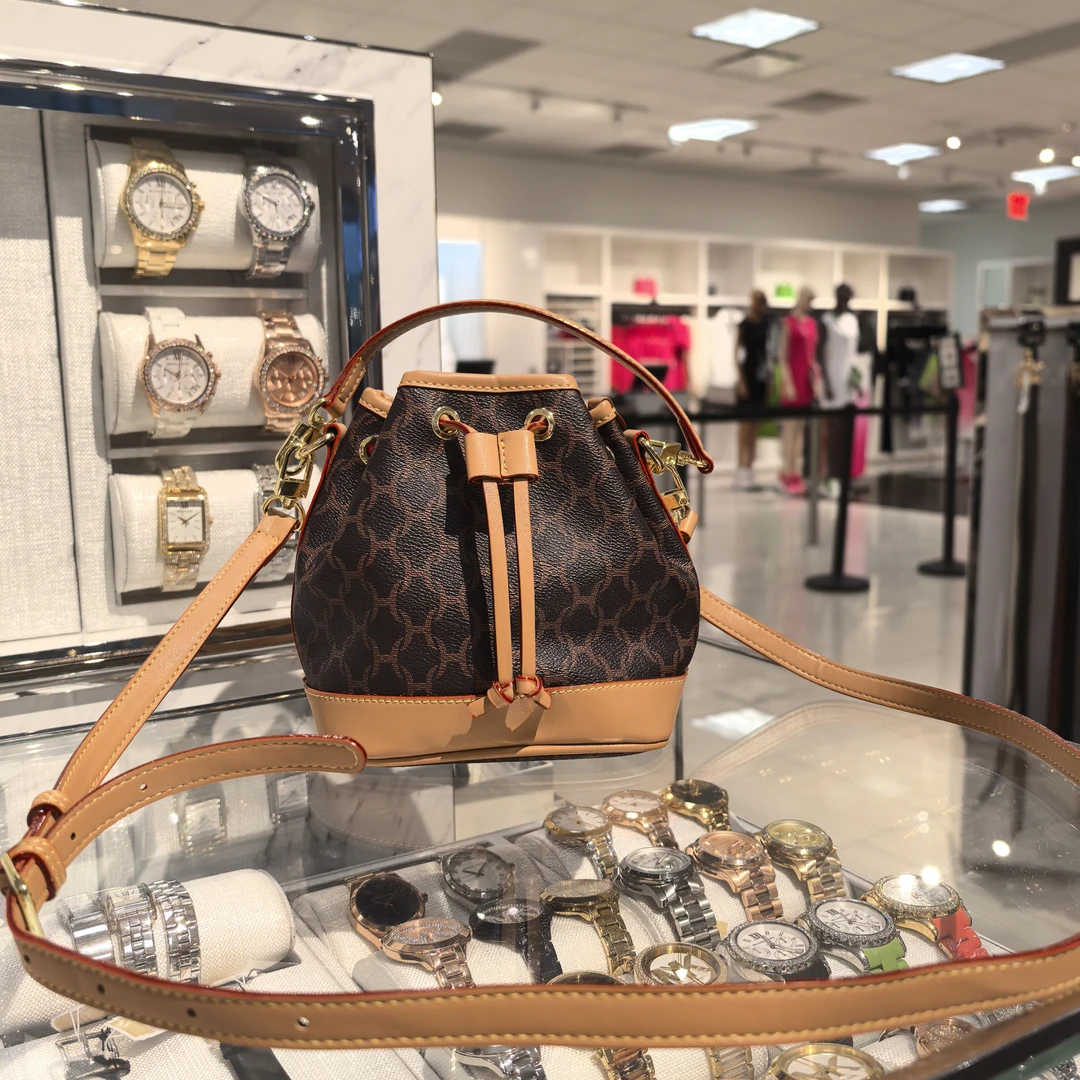 【美国Hotend】百搭斜挎Logo抽绳水桶包棕拼包包女款爆款2025新款