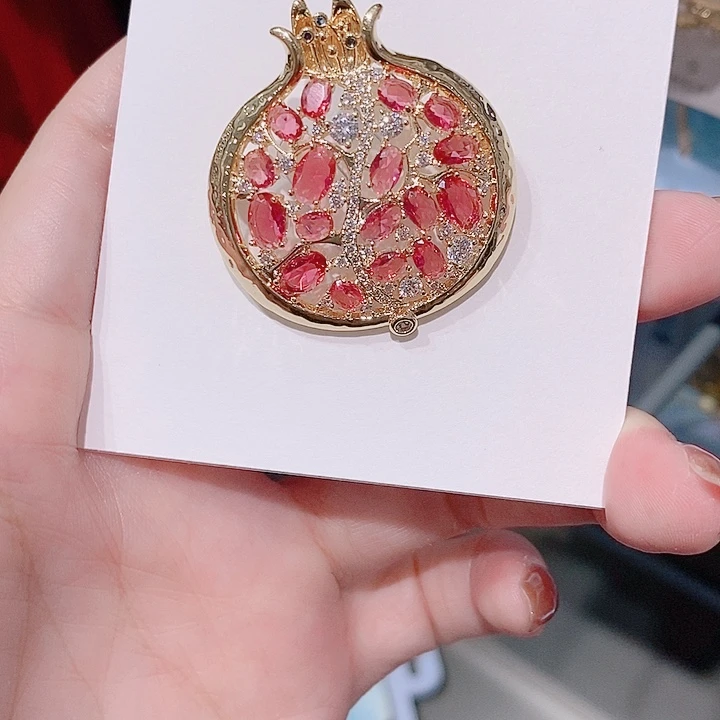 锆石铜合金石榴胸针