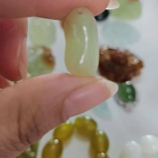 未镶嵌蛇纹石玉吊坠