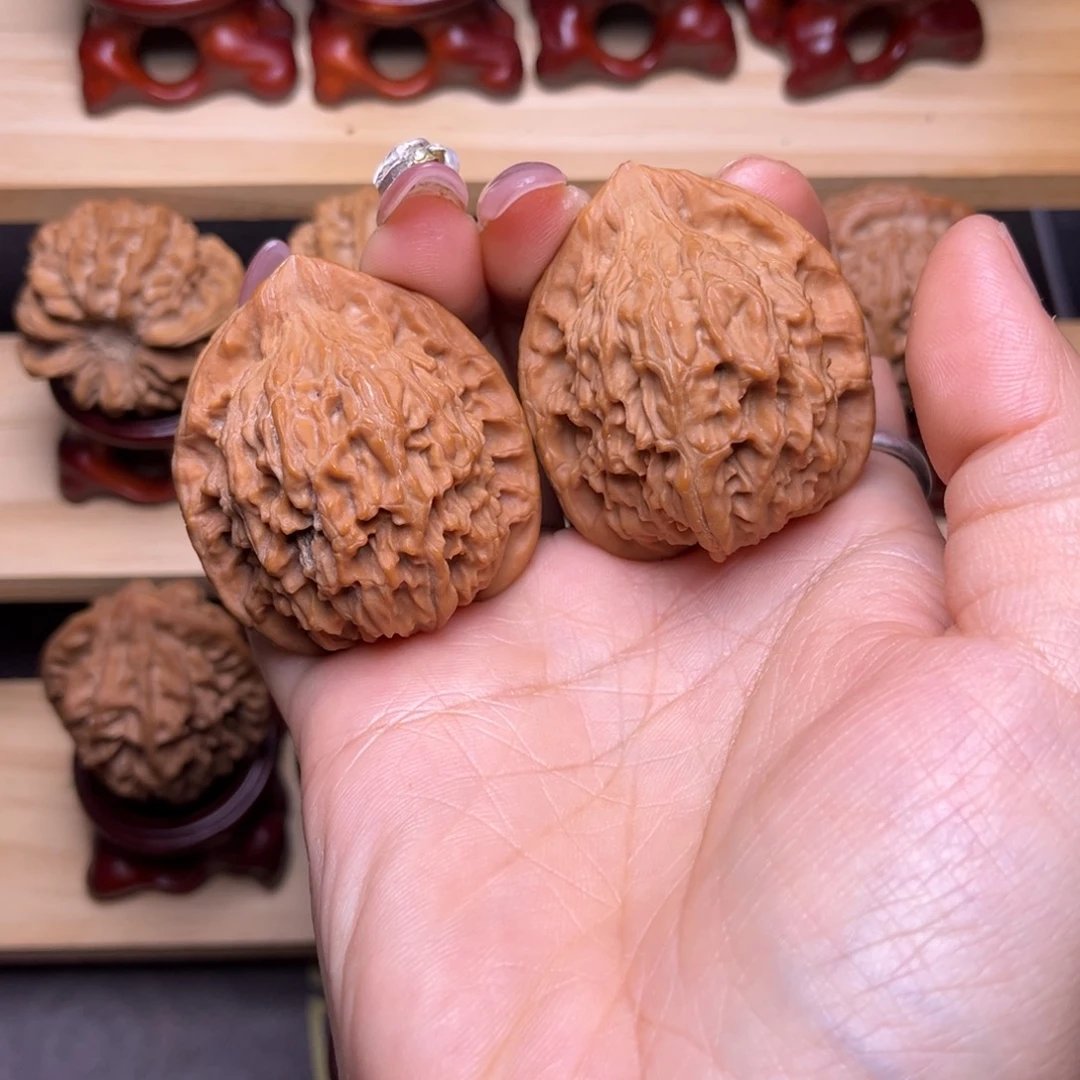 H****文玩核桃吊坠红狮子