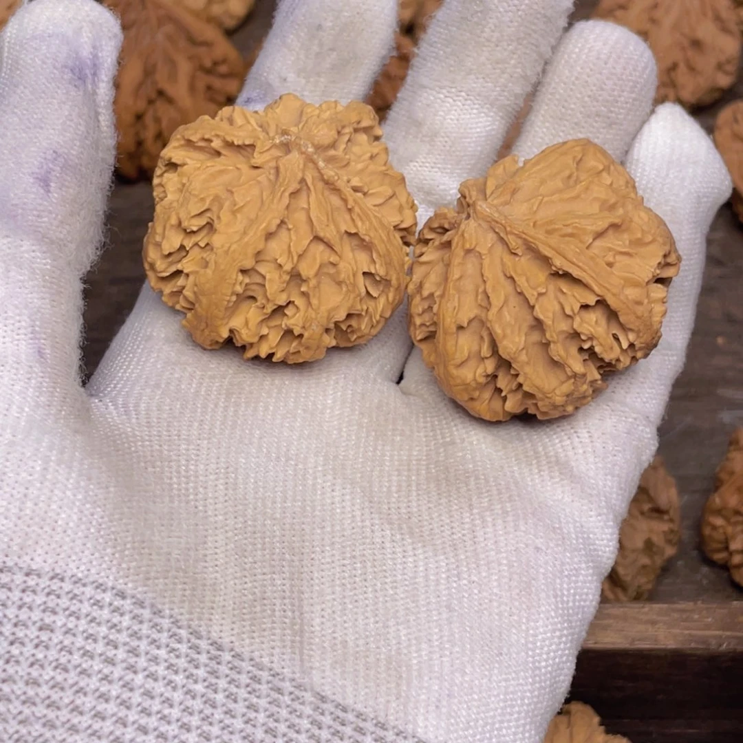 文玩核桃吊坠老****282 秦岭灯笼野生小众