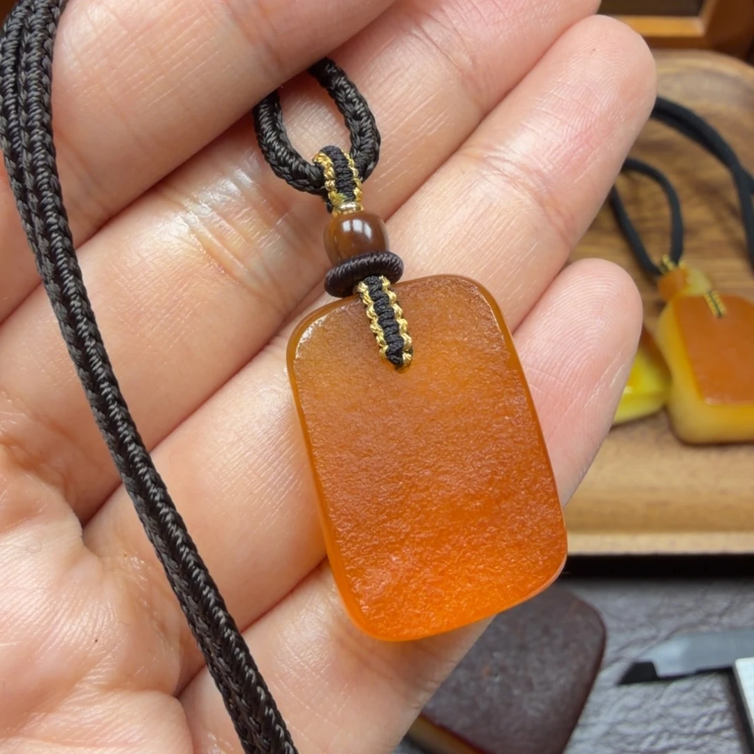 琥珀未镶嵌吊坠(赠链)