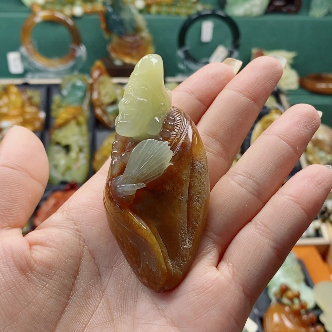 天***键蛇纹石玉未镶嵌颈饰