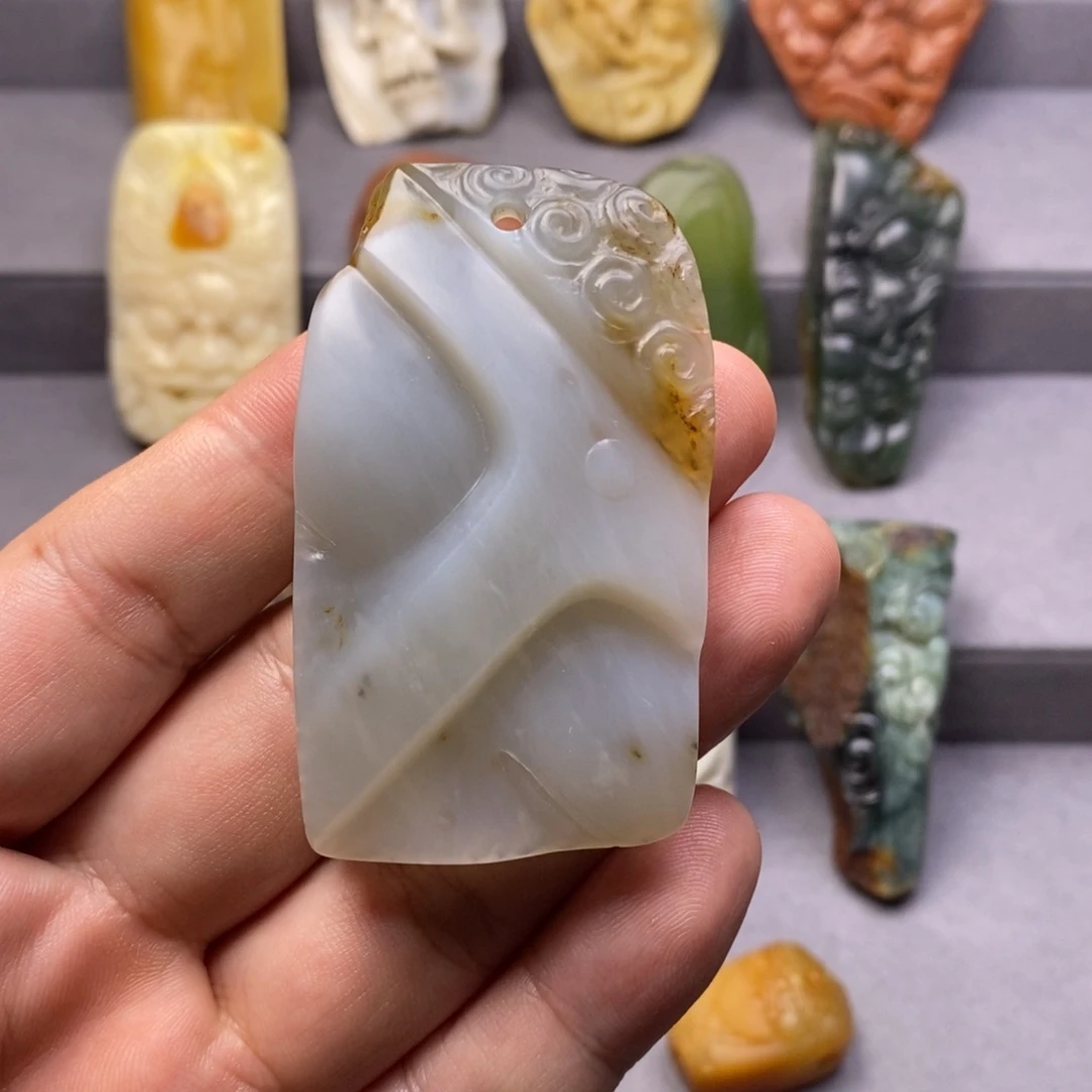 岫玉未镶嵌颈饰挂件