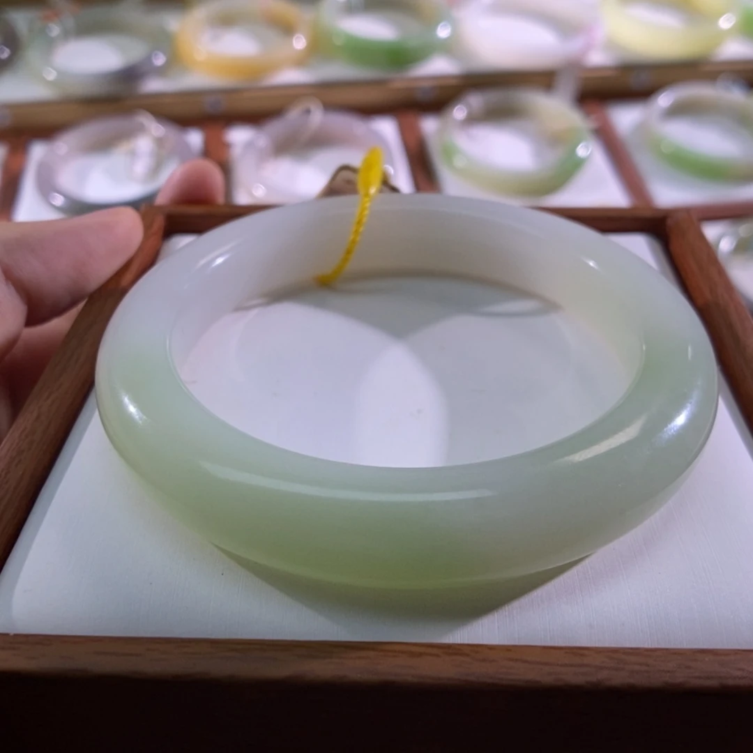 【闪购商品】未镶嵌手镯和田玉（翠青玉）