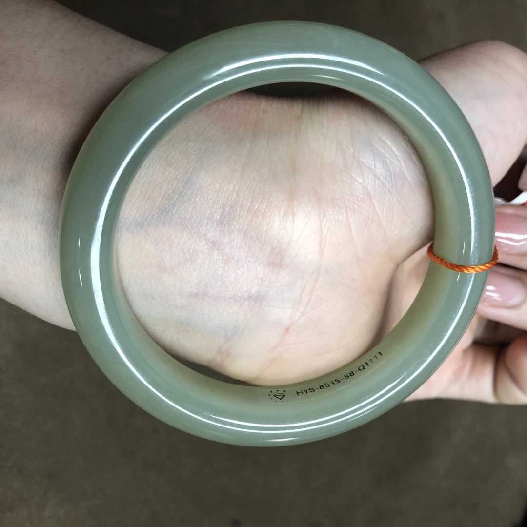 浅湖水玉石手镯尺寸约12*8mm鉴宝