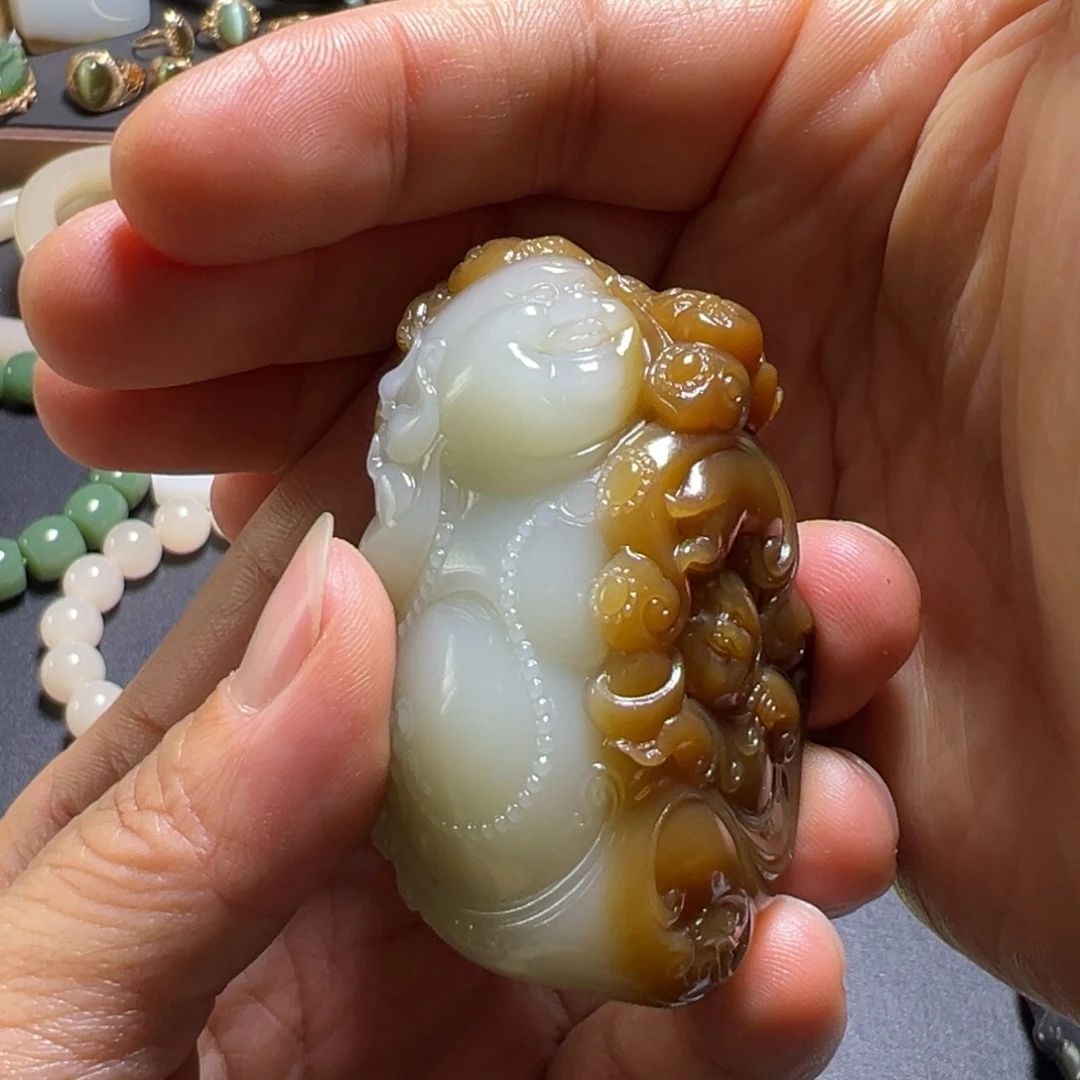 和田玉未镶嵌把件