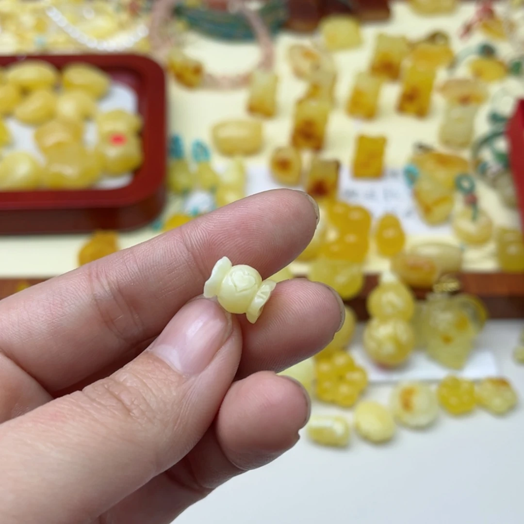 【闪购商品】蜜蜡裸石未镶嵌配饰