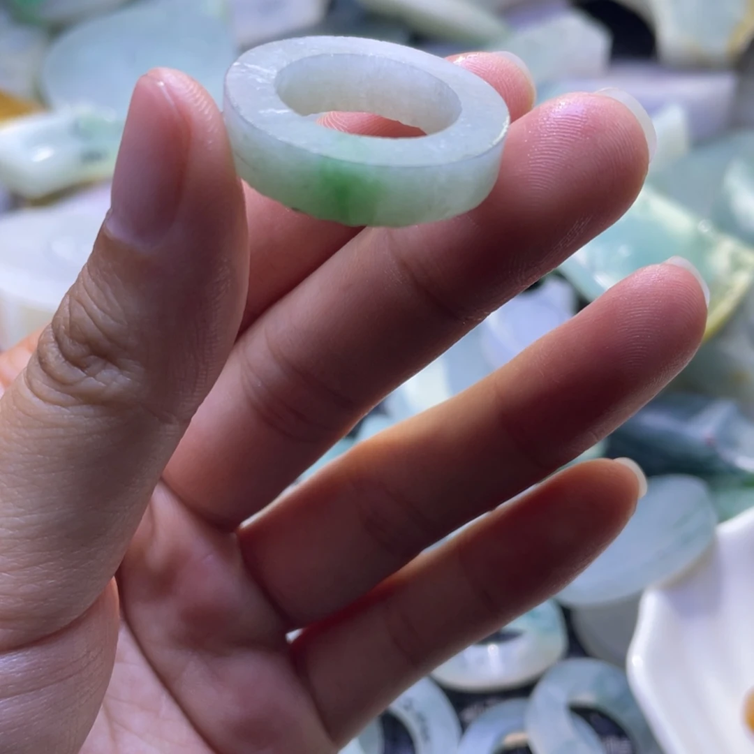 定制翡翠未镶嵌戒指