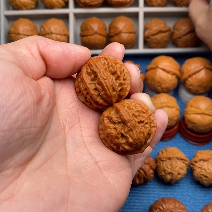 把件文玩核桃蝴蝶龙脊