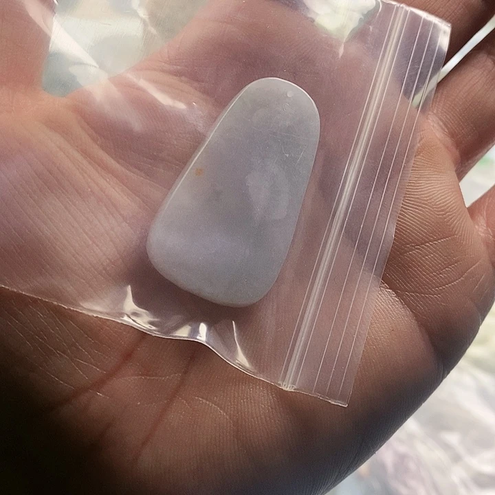 翡翠挂件未镶嵌豪***剑毛