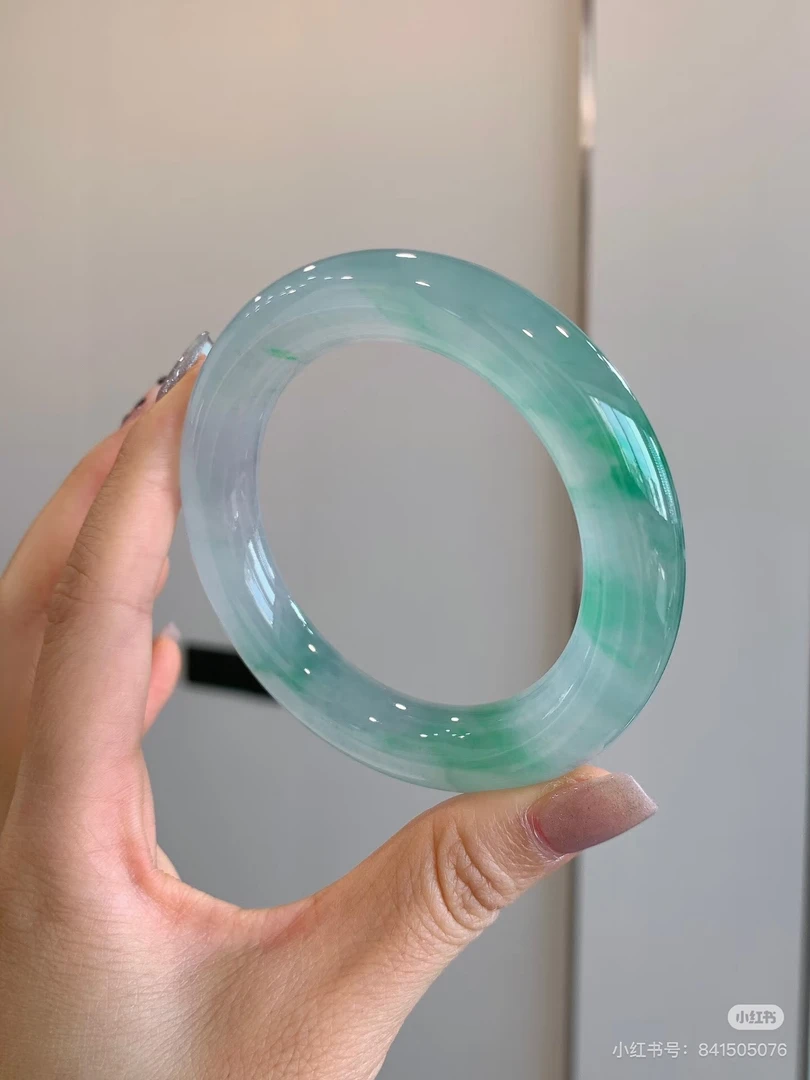 美人镯冰透时尚镯