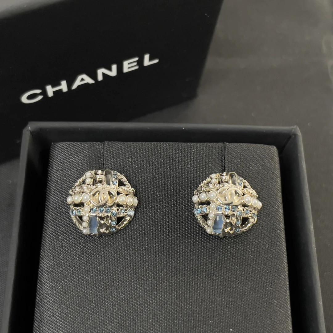 99新 Chanel/香奈儿 蓝钻珍珠镂空耳钉/香奢