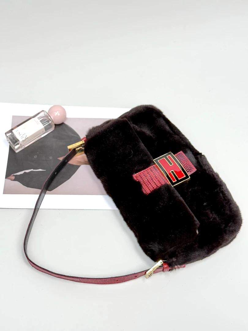 95新 FENDI/芬迪 夏七中古/红色稀有皮珐琅皮草法棍/单肩包