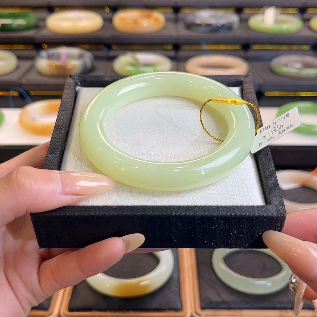 和田玉未镶嵌手镯56 57