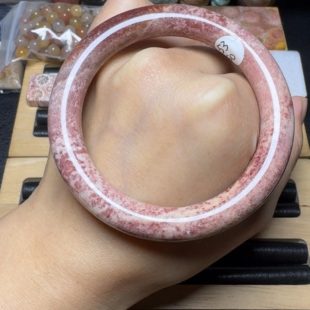 石英质玉带点虫纹的紫红色可盘，53胖圆未镶嵌