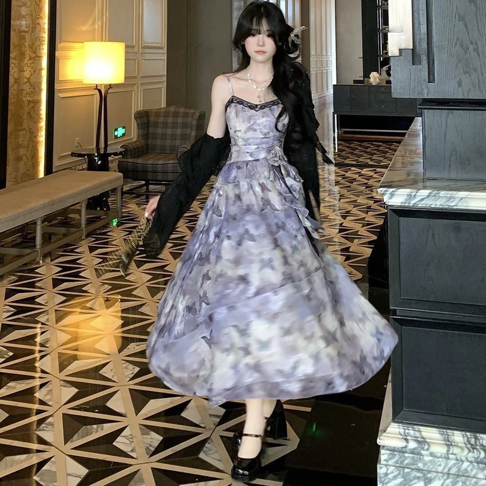 蝴蝶印花吊带连衣裙搭配收腰开衫显瘦高质感春游出行衣服