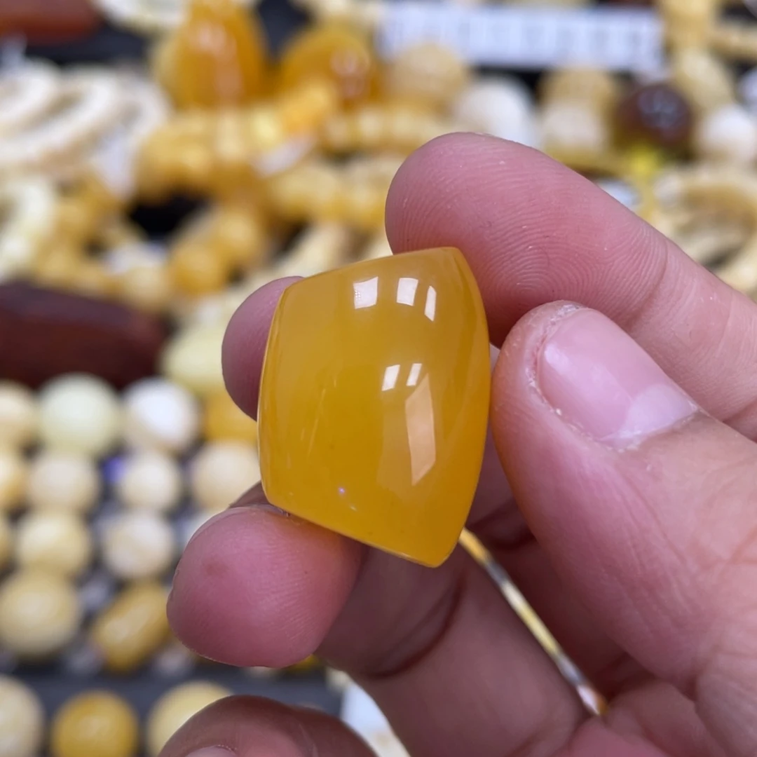 未镶嵌琥珀裸石23*17*16mm瑕 焦皮马蹄