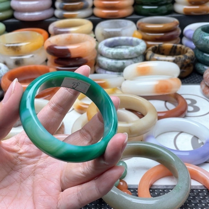 石英岩玉手镯未镶嵌