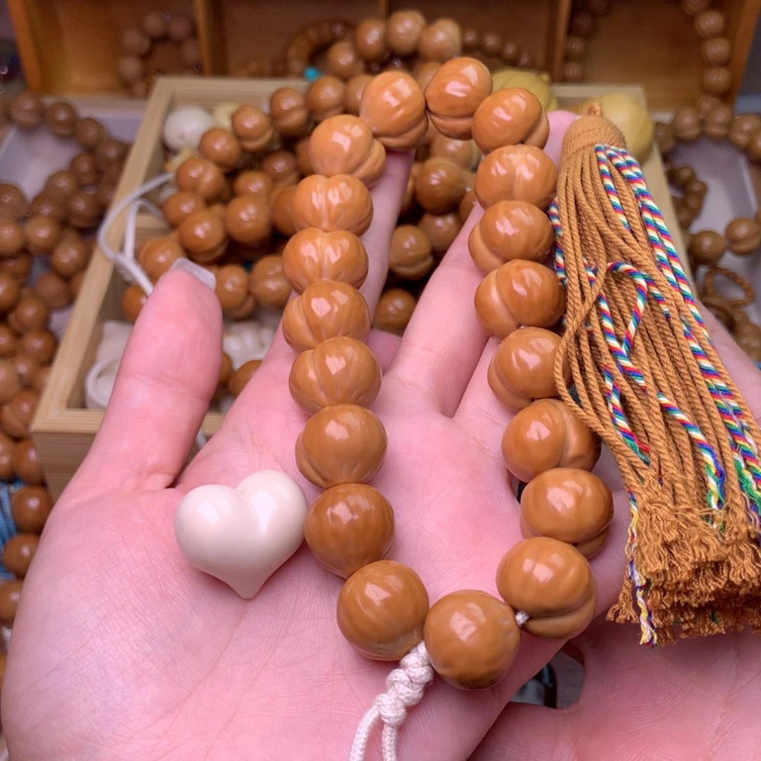 晴***4猴头核桃手串17手持爱心金流苏