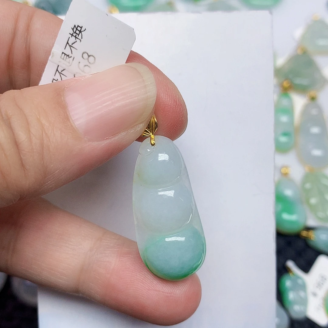 翡翠18K金镶嵌颈饰468900