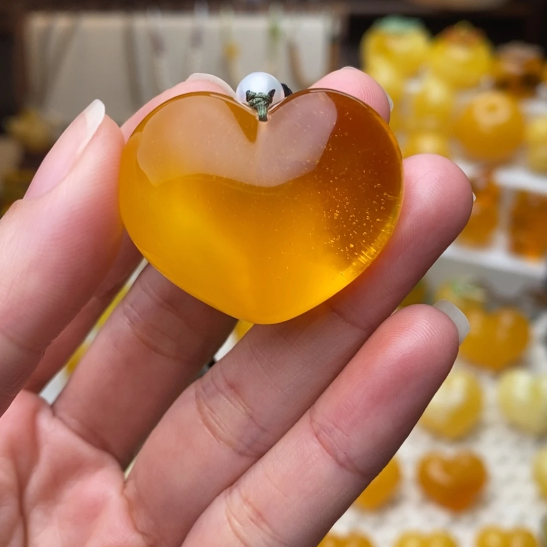 琥珀未镶嵌颈饰爱心
