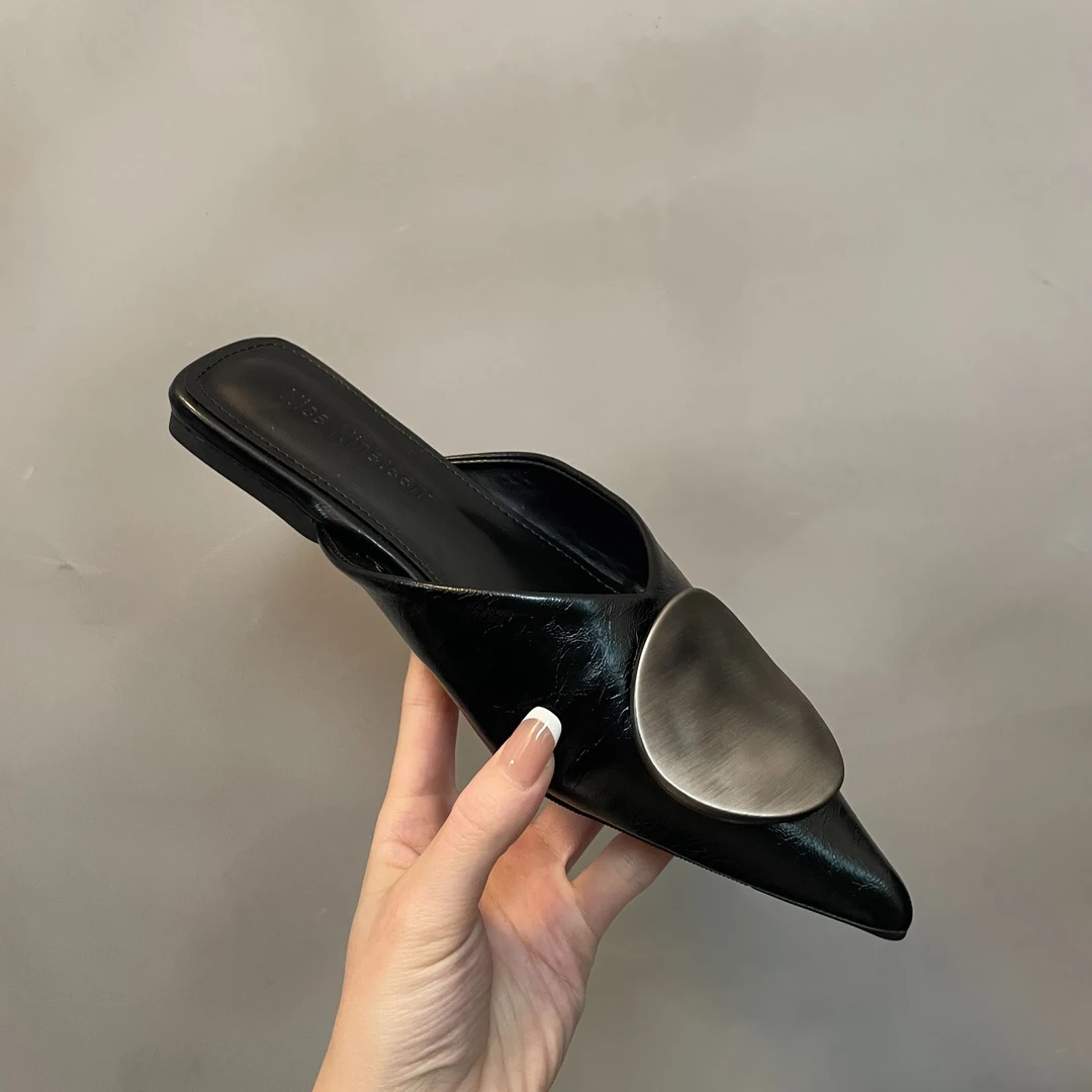 复古圆扣尖头软皮半拖鞋女外穿2025春夏新款气质懒人穆勒包头凉拖