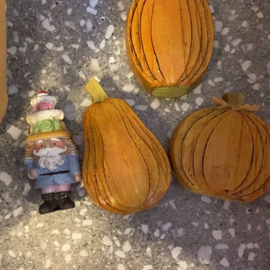 白***苍树脂工艺品默认微瑕