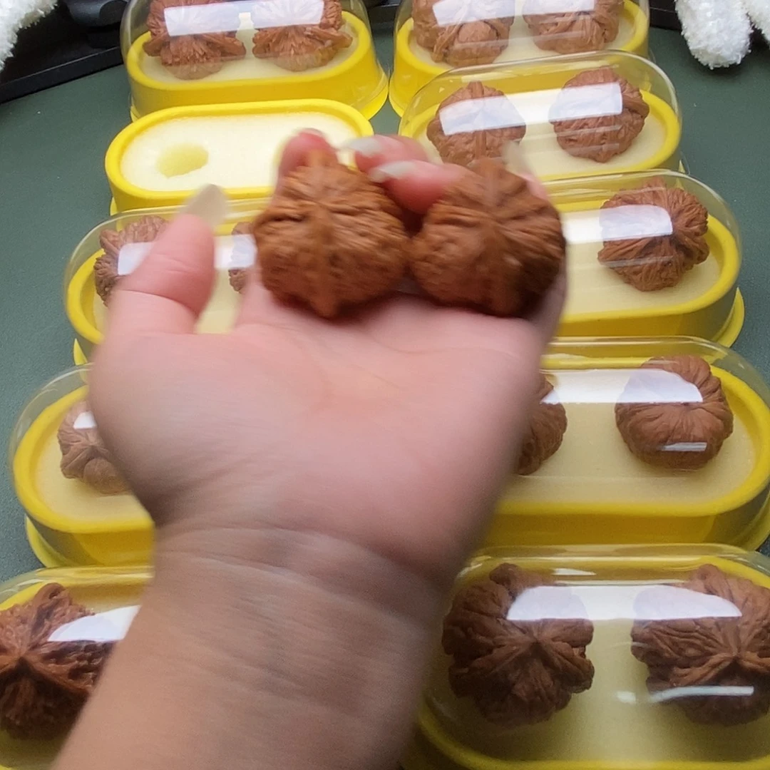 吊坠文玩核桃白狮子三棱犀牛角39