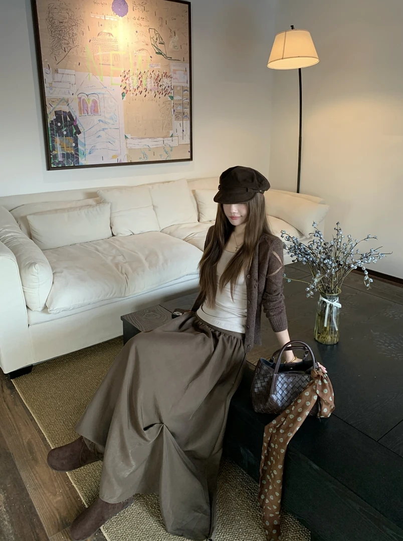 美式镂空设计针织开衫+复古对位捏褶宽松不对称半裙+吊带内搭套装