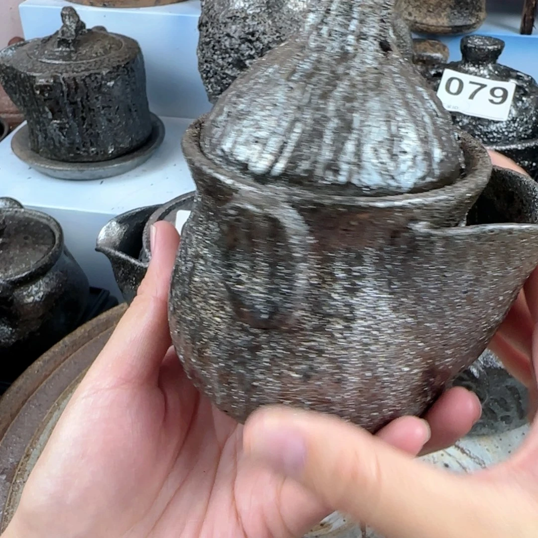 荥经黑砂窑变宝瓶